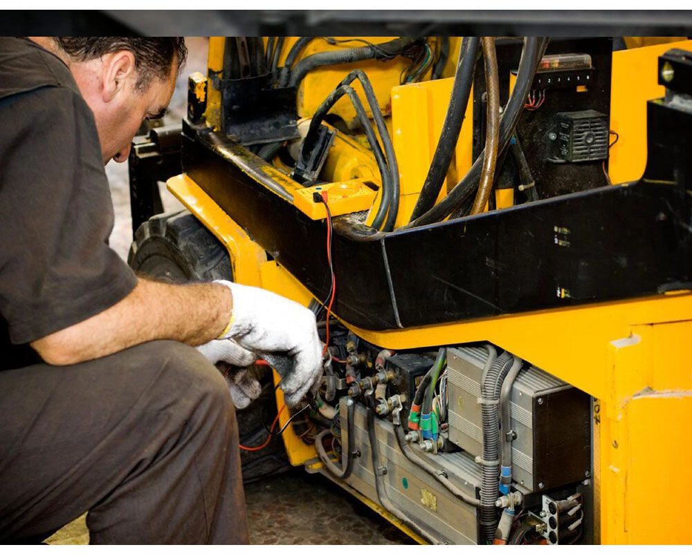  Reparación y mantenimiento  transmisiones de equipo  pesado y vehiculares.